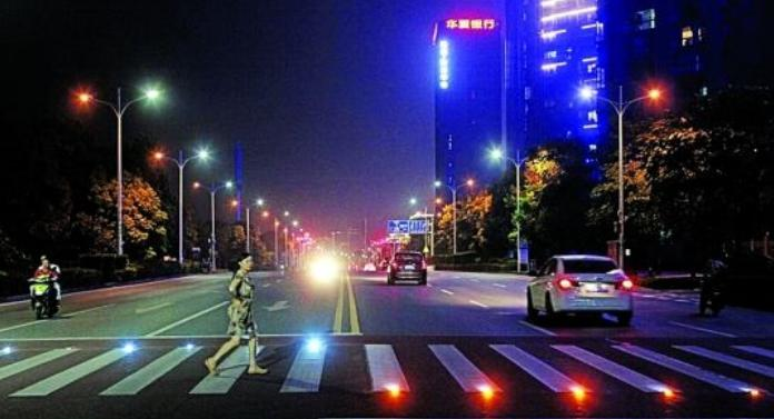 1661150482663575.png 智能行人过街检测器图片1.png