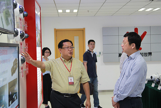 1661244919279950.png 南京秦淮区委书记曹路宝视察杰迈视讯图片2.png