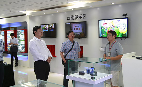 1661302483800263.png 2016-08-17 南京秦淮区区长林涛视察杰迈视讯 (3).png